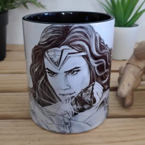 Taza Wonder Woman – Blanco y Negro