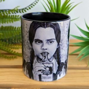 Taza Miércoles Addams