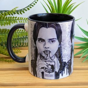 Taza Miércoles Addams